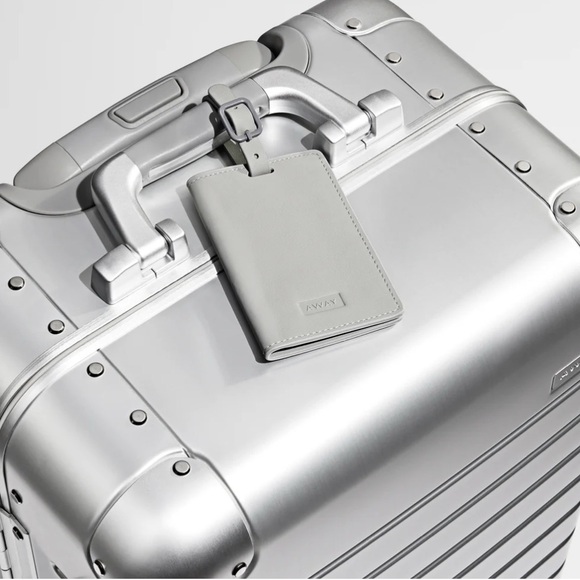 Away The Bigger Carry-On: Aluminum Edition - Brand new in box - Picture 12 of 12